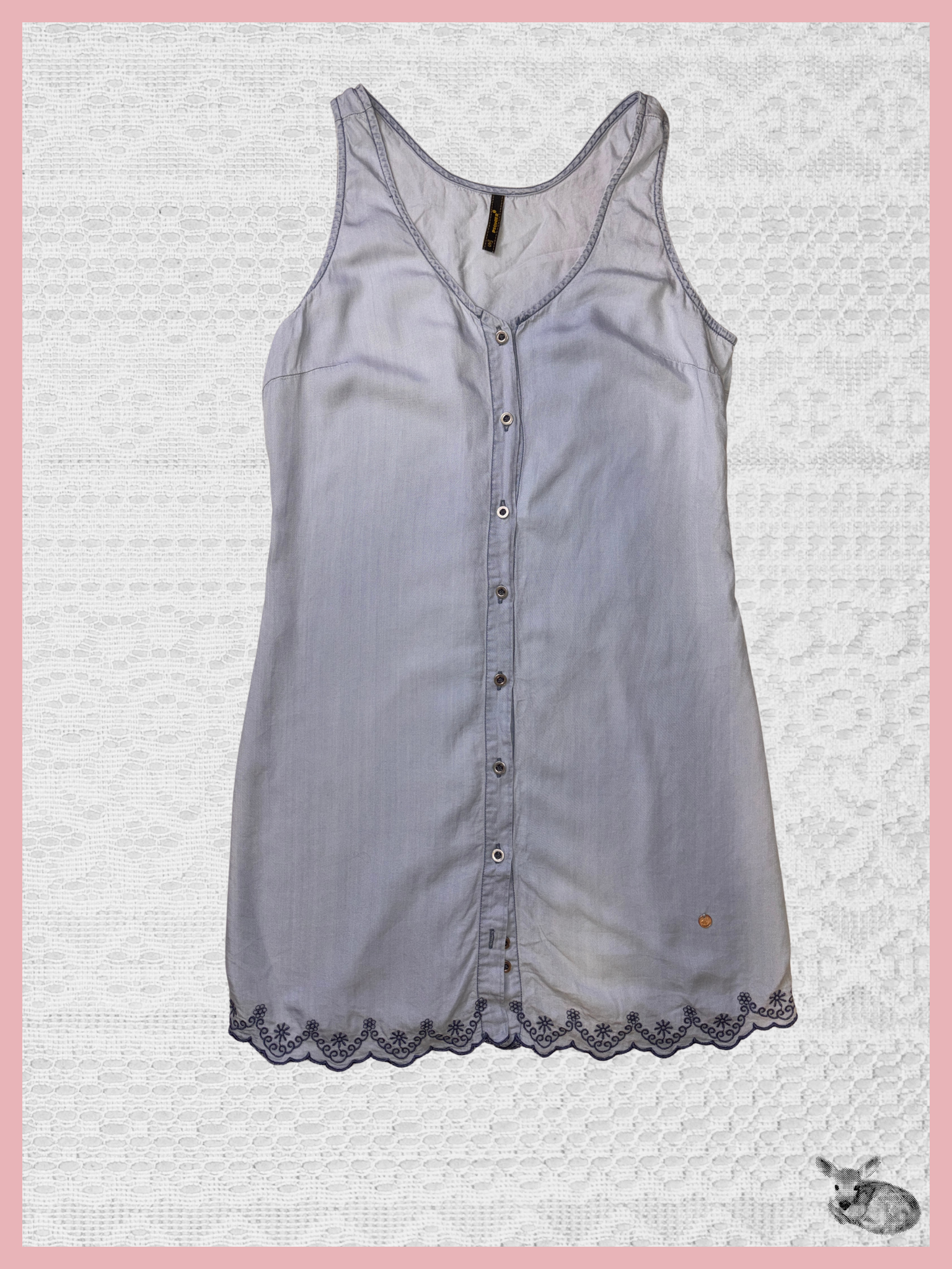 blue hour dress — vestido denim con bordado