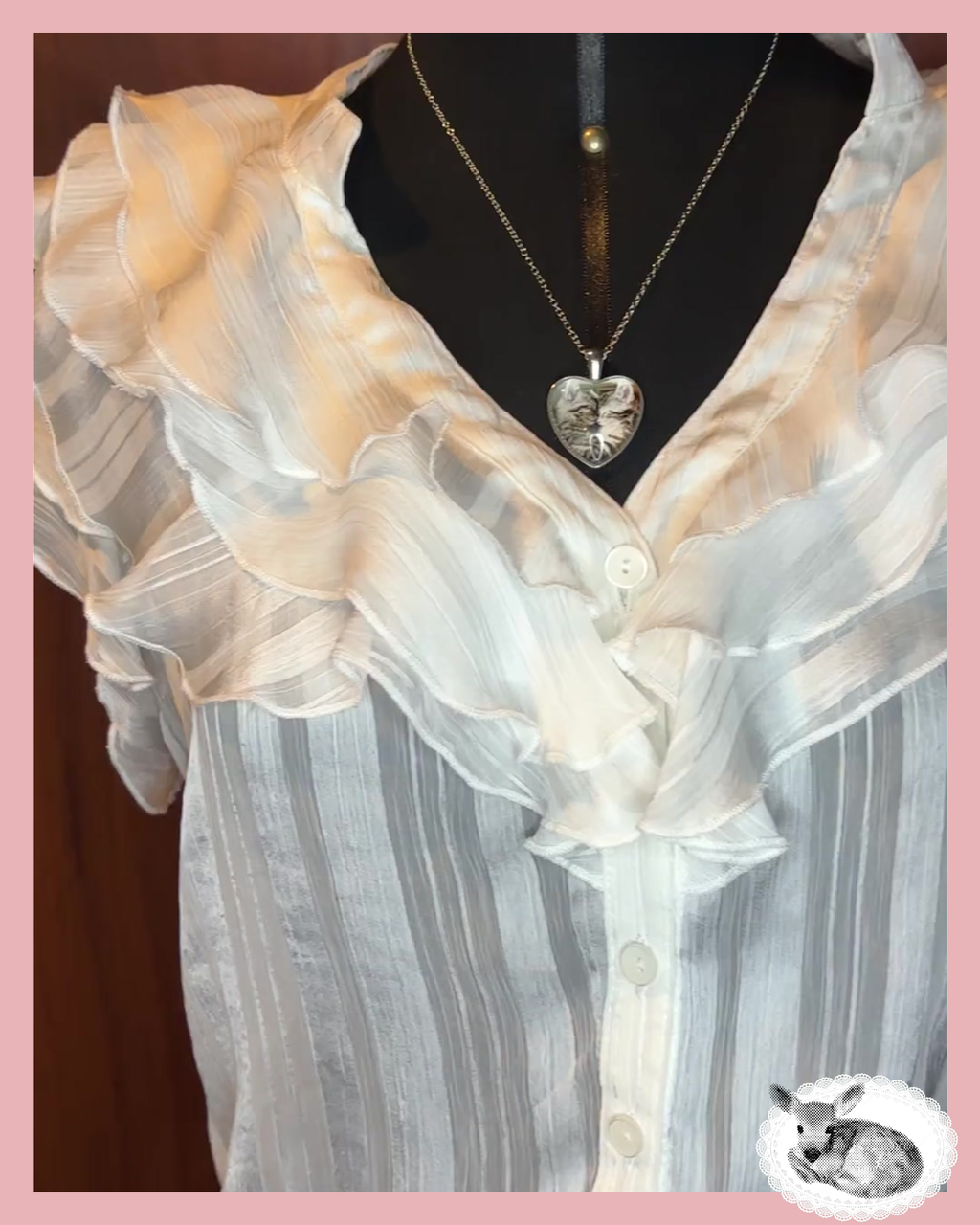 first frost — blusa vintage con volantes